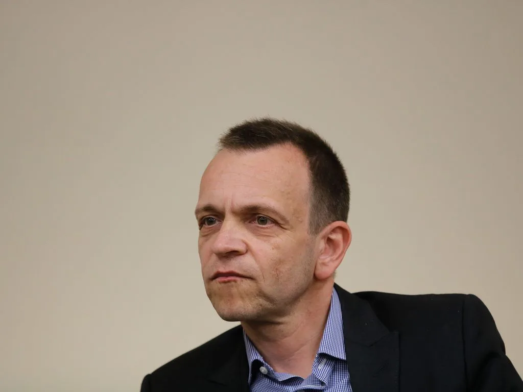 O CEO da Oi (OIBR3), Rodrigo Abreu, irá assumir a presidência do SindiTelebrasil, sindicato das operadoras de telefonia.
