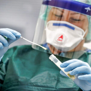 "A segurança da vacina foi comprovada, mas sua eficácia não está totalmente certificada", destacou a China.