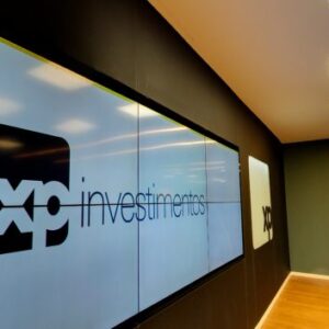 XP tem salto de 73% no lucro do 4T com mais clientes e ativos em custódia