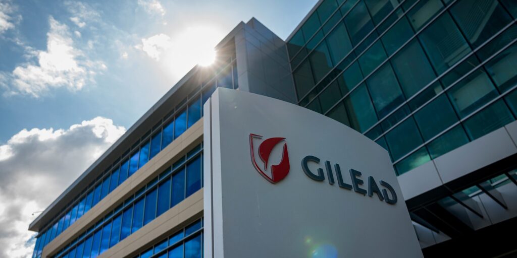 A Gilead Sciences, fabricante do Remdesivir, adquiriu a empresa de biotecnologia Immunomedics Inc. por US$ 20 bilhões.