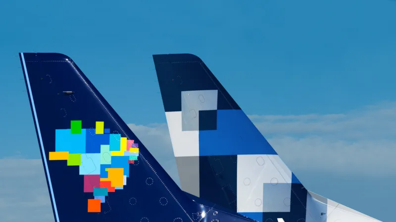 Azul (AZUL4) chega a cair 4% após anúncio de debêntures conversíveis
