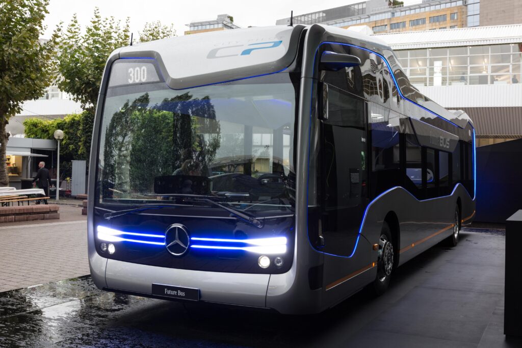 A Mercedes-Benz anunciou a inauguração de uma nova linha de produção de ônibus depois de um investimento de R$ 107 milhões
