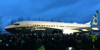 Boeing omitiu falhas do 737 MAX de pilotos e reguladores, diz relatório