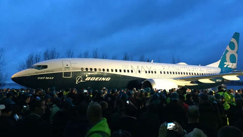 Boeing omitiu falhas do 737 MAX de pilotos e reguladores, diz relatório