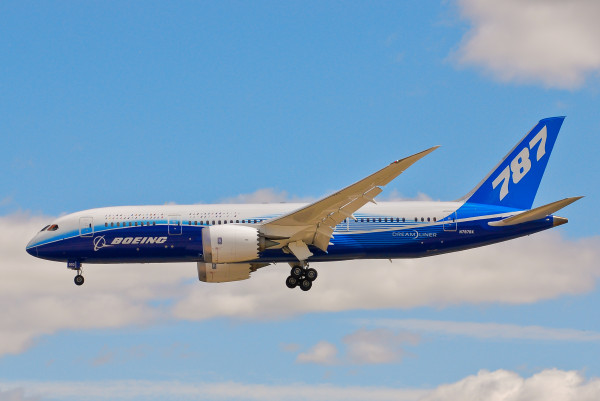 Boeing descobre novo problema na produção de seu 787