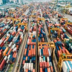 Exportações aos EUA desabam após tarifa de Trump e Brasil volta a registrar déficit bilionário