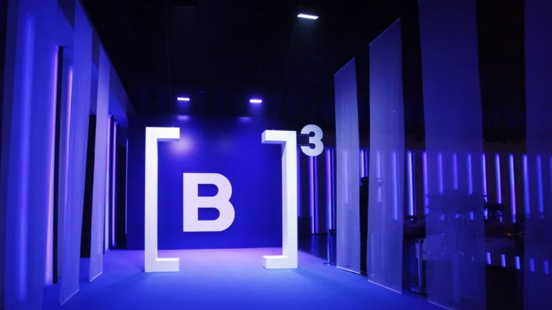 B3 (B3SA3): número de investidores ativos se aproxima de 3 milhões