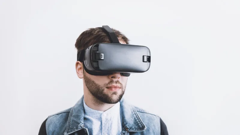Home office: Traders devem utilizar lentes de realidade virtual