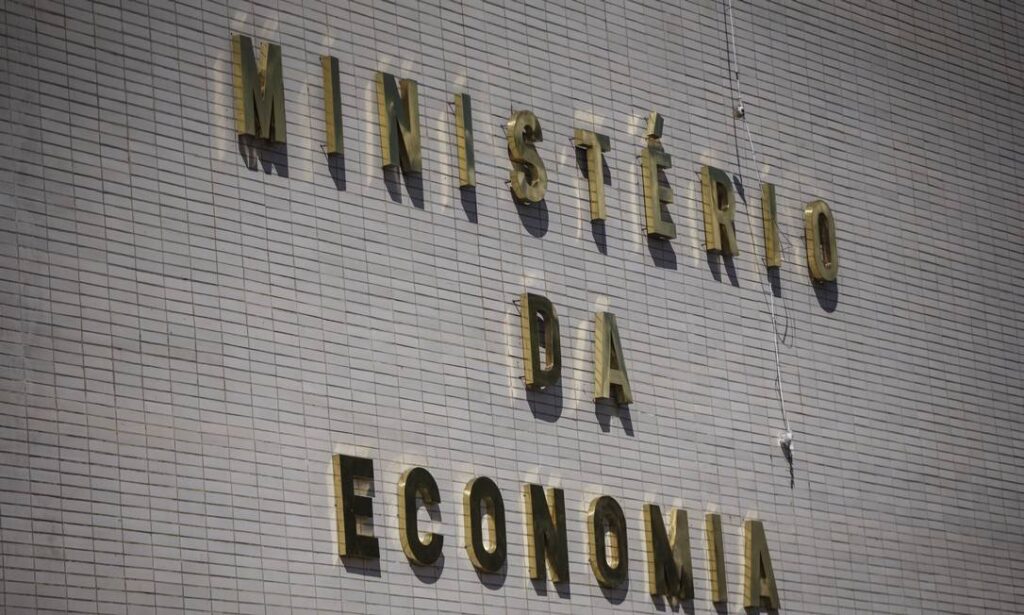 O governo continua trabalhando na desoneração da folha de pagamento dentro da sua proposta de reforma tributária, afirmou o secretário Marcelo Guaranys
