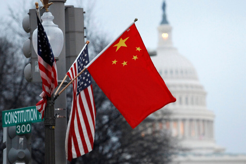 Os Estados Unidos aplicaram sanções a empresas colocadas na "lista negra" em função de laços comerciais com o exército da China.