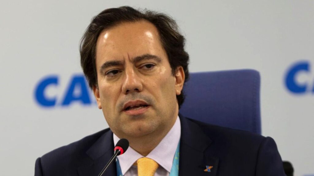 O presidente da Caixa, Pedro Guimarães, disse que os juros do cheque especial cobrados pelo bano podem ser reduzidos novamente. 
