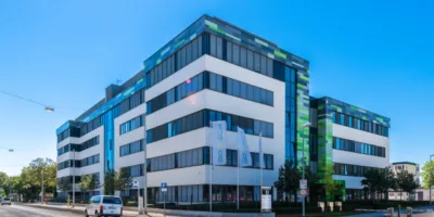 BioNTech compra unidade para elevar produção de vacinas na UE