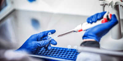 Vacina da Novavax avança para terceira fase de testes