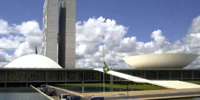 Governo estuda incluir Renda Brasil na Constituição