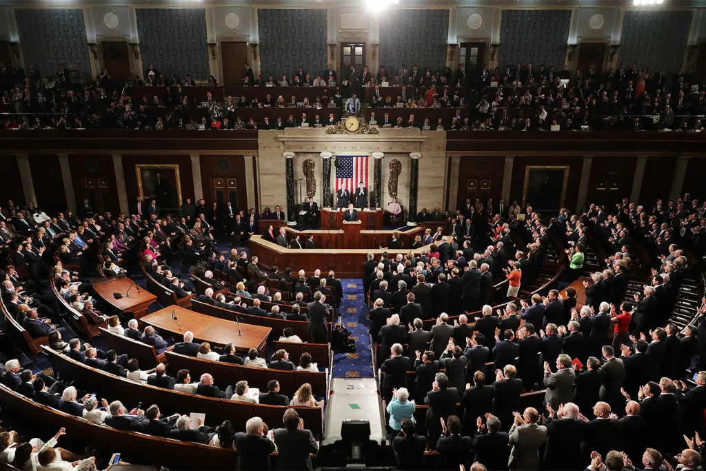 Os representantes do Partido Democrata na Câmara dos EUA estão preparando um pacote de estímulos fiscais de US$ 2,2 trilhões.