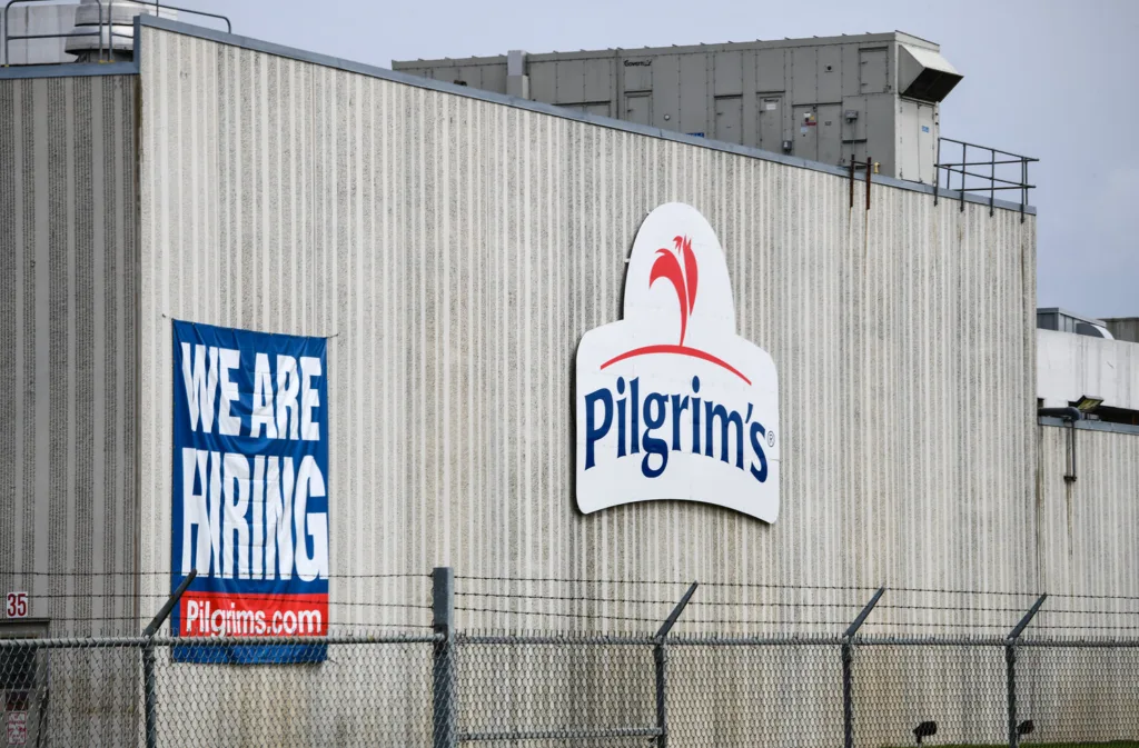 A JBS (JBSS3) informou que sua subsidiária Pilgrim’s fechou um acordo com a divisão antitruste da Justiça dos EUA.