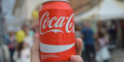 Coca-Cola tem lucro de US$ 1,74 bilhão no 3T20, queda de 33%