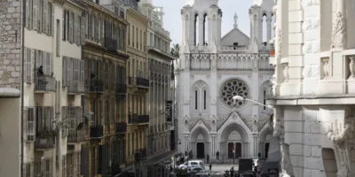 Atentado a faca na França deixa três mortos, incluindo brasileira