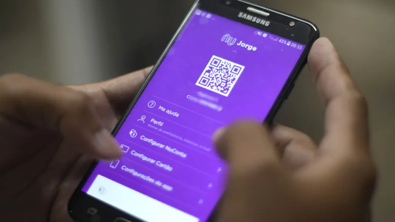 Bancos digitais ultrapassam tradicionais em downloads em 2020, diz UBS