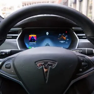 Tesla tem lucro de US$ 0,76 por ação no terceiro trimestre