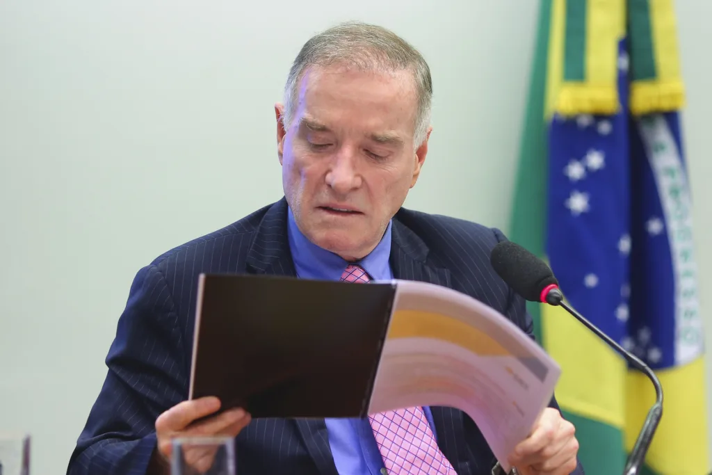 As ações da MMX (MMXM3) iniciaram o pregão desta sexta-feira (16) em leilão e, por volta das 10h45, operavam com uma alta de 10%.