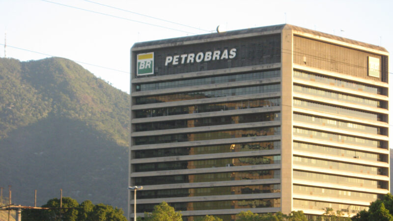  Petrobras (PETR4) anuncia aumento nos preços da gasolina de 4% e de 5% no diesel