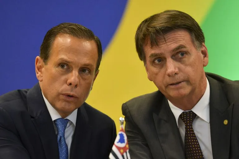 Vacina chinesa contra Covid no centro do debate nacional; entenda