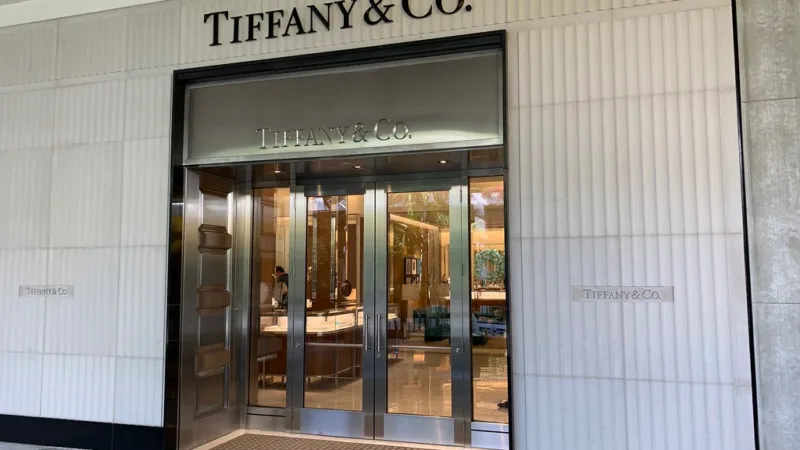 LVMH negocia pagar US$ 131,50 por ação pela Tiffany, contra US$ 135 do acordo anterior
