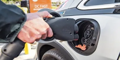 China planeja ter 50% dos carros com energia limpa até 2035