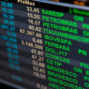 Ibovespa fecha em queda de 0,25%, a 104.808,83 pontos