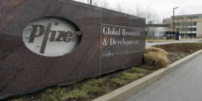 Vacina da Pfizer não será influenciada por política, diz CEO