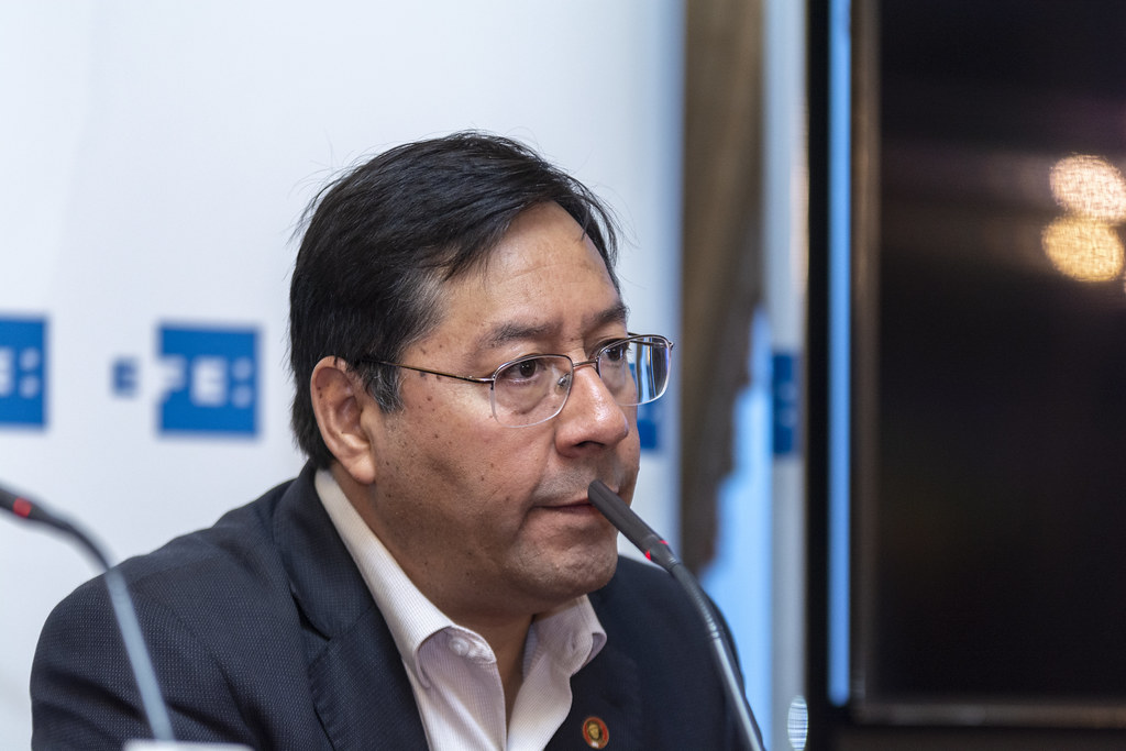 Novo presidente da Bolívia diz que vai renegociar contratos de gás com Brasil