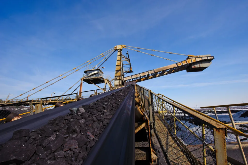 O minério de ferro voltou a subir nesta quinta. Os contratos futuros encerraram o pregão negociados a 793,5 iuanes/tonelada.