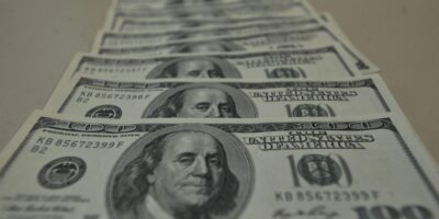 Dólar encerra em alta de 0,13%, cotado em R$ 5,337