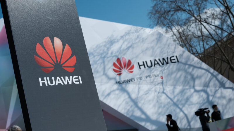 Bolsonaro considera banir Huawei de rede 5G do Brasil, diz agência