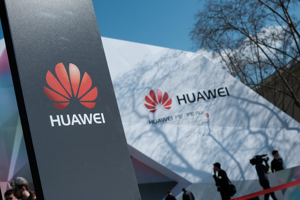 Os EUA estão dispostos a financiar "qualquer investimento" para que o Brasil não compre mais produtos da Huawei