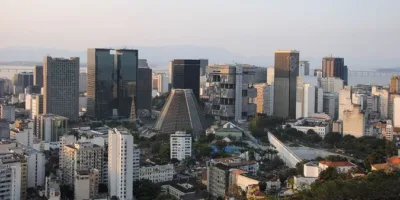 FII: Entenda o tombo do FAMB11B e o risco de confiar em apenas um inquilino