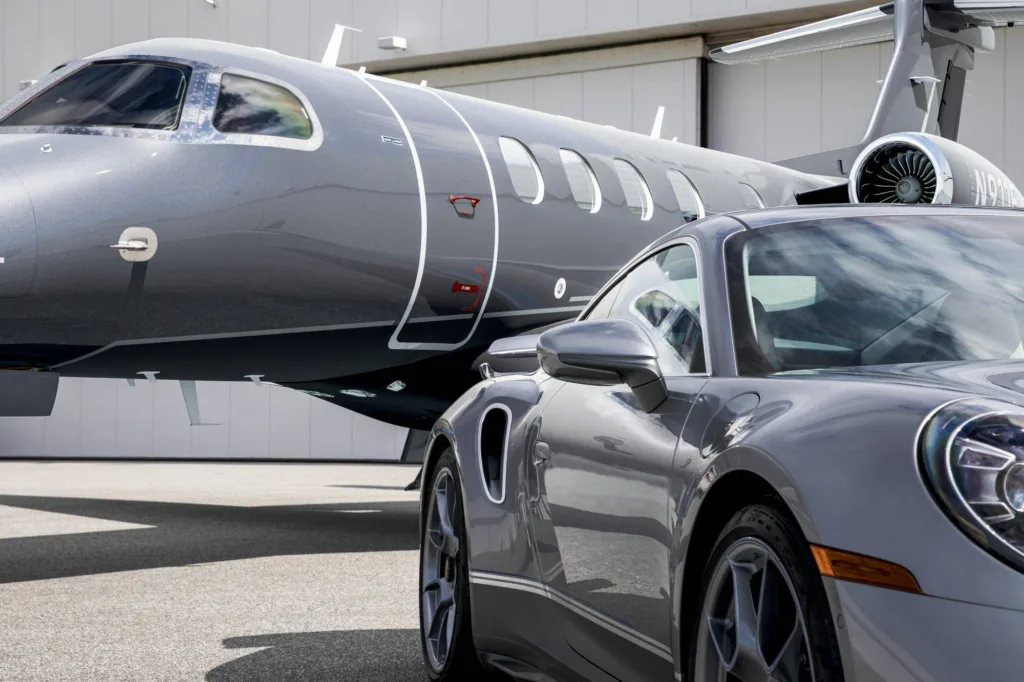 A Embraer (EMBR3) e a Porsche estão lançando o projeto Duet, edição limitada de jatos e veículos executivos.