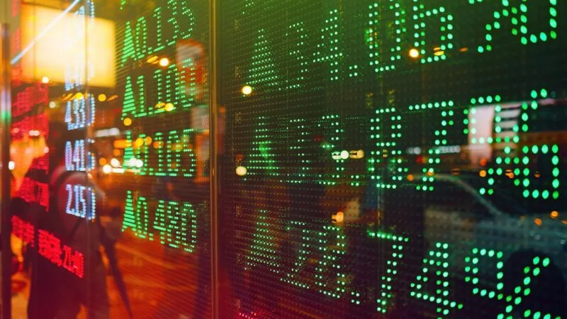 Dow Jones supera 30 mil pontos com autorização de Trump para transição de Biden