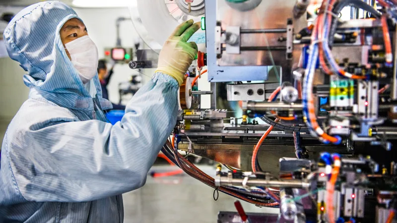 Economia encolhe: produção da indústria tem queda de 20% na década