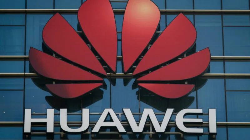 Huawei levantará fábrica em Xangai para vencer sanções dos EUA, diz jornal