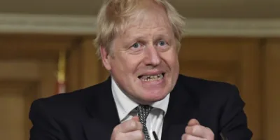 Lockdown é restabelecido na Inglaterra para conter a Covid-19