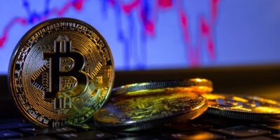 Bitcoin cai 10% após recente alta e arrasta junto Ethereum e Ripple
