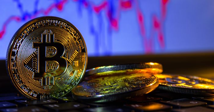 Bitcoin despenca mais de 10%