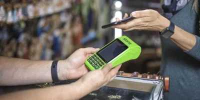 Stone (STOC31) tem lucro líquido ajustado de R$ 76,5 milhões; ações recuam 22% em NY