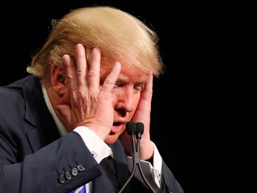 O presidente dos Estados Unidos, Donald Trump, teve suas contas do Facebook e Instagram, que fazem parte do mesmo grupo, banidas.
