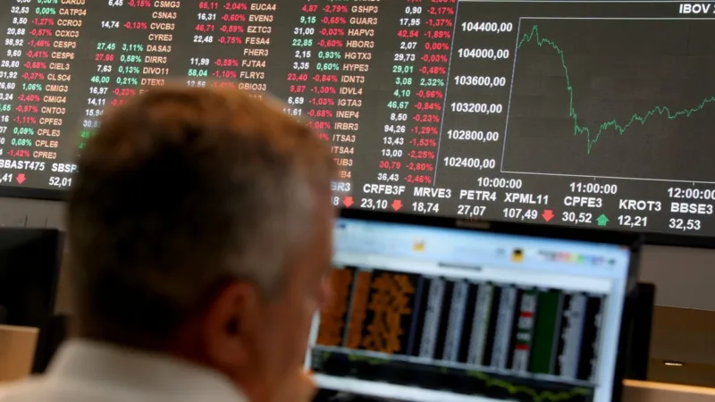 Ibovespa engata alta, dólar acumula queda e bolsas mundiais atinge máximas