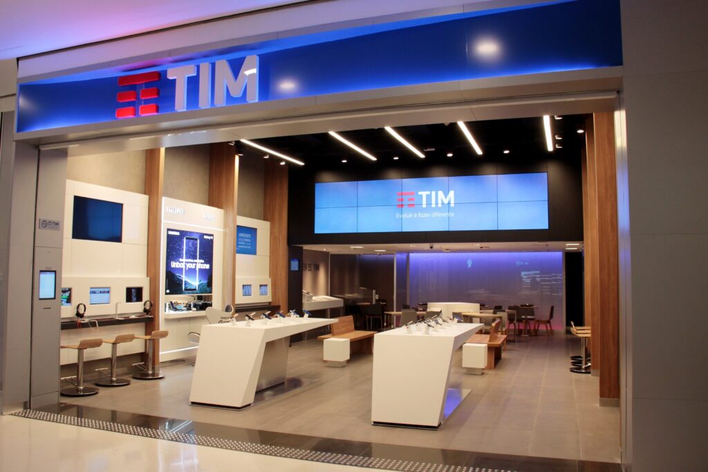 TIM (TIMS3) aprova criação de uma nova empresa de fibra ótica, a FiberCo