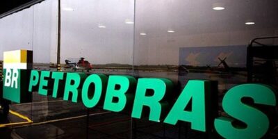 Petrobras (PETR4) encontra óleo em poço no pré-sal da Bacia de Santos