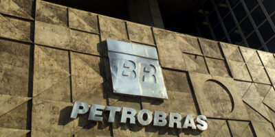 Petrobras (PETR4) assina contrato para venda de campos terrestres na Bahia